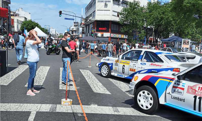 exposicion de autos de carrera en warnes