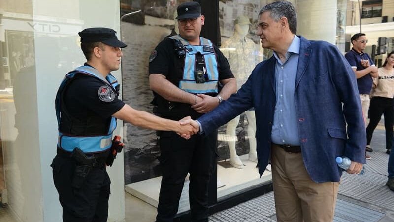 La Policía de la Ciudad refuerza la seguridad en zonas comerciales con armas de baja letalidad
