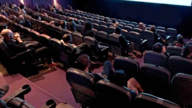 Detuvieron a un hombre que abusaba de una menor en el cine de un shopping de Liniers 